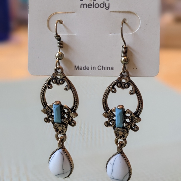 NEW Turquoise Antique Gold Costume Earrings - Picture 3 of 8